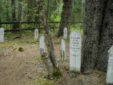 Dyea Cemetery.jpg (120689 bytes)