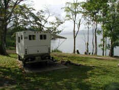 arenal lake camp.jpg (112104 bytes)