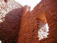 wukoki ruin walls.JPG (425357 bytes)